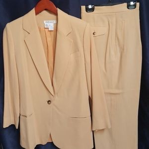 ANN TAYLOR EGGSHELL 2 PIECE SUIT SIZE 2